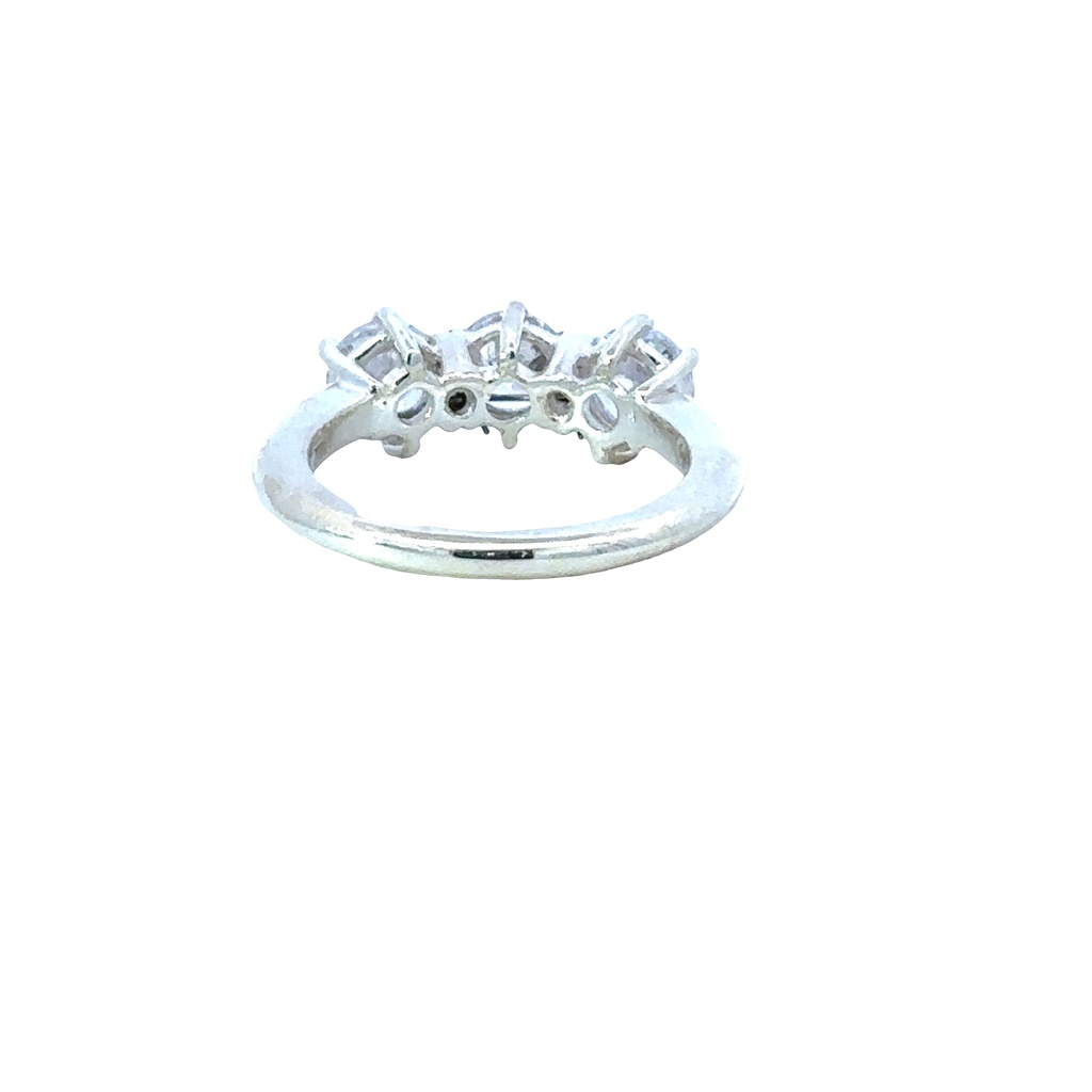 Cubic zirconia with tapered baguettes either side ring, in silver