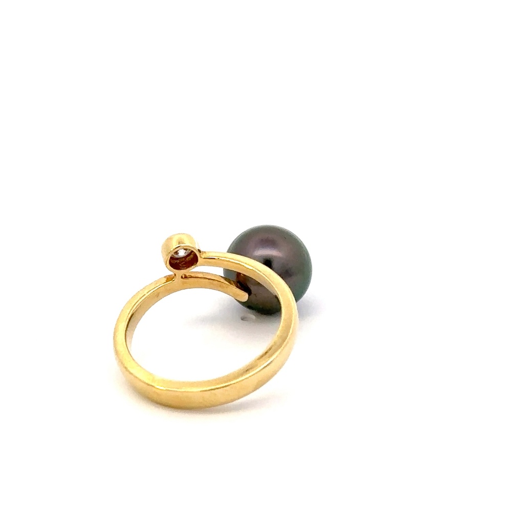 18ct Yellow Gold Ring with Tahitian Pearl & Diamond