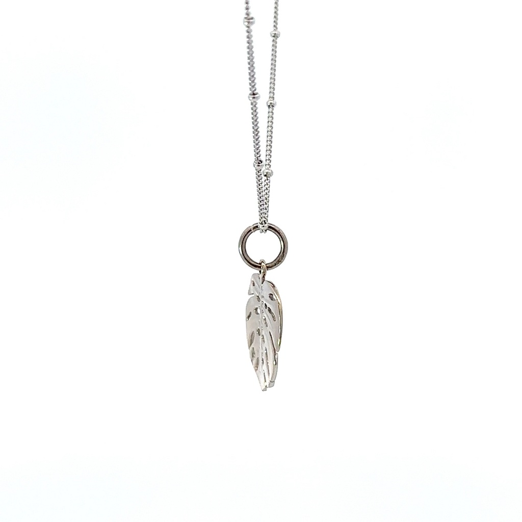 Monstera leaf pendant in 18K white gold