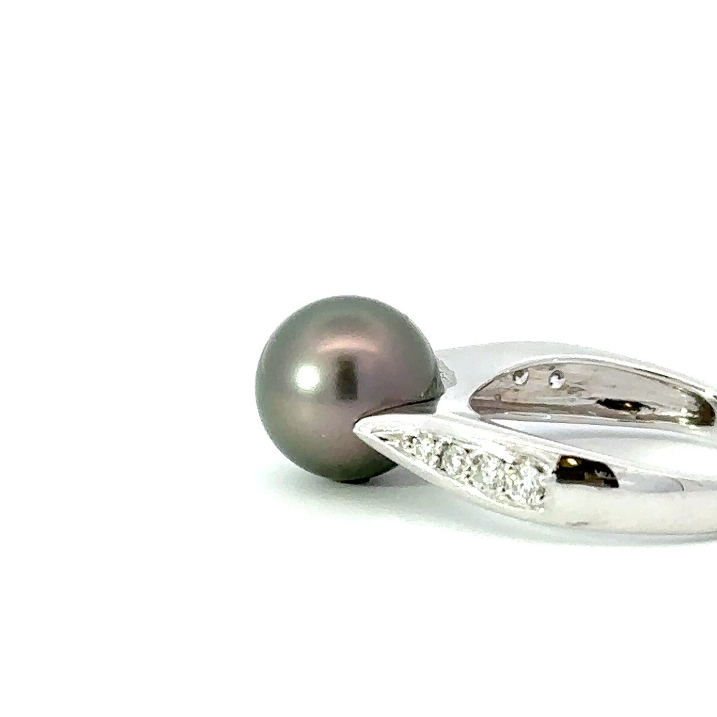 Inky Tahitian pearl ring in 18K white gold with diamonds