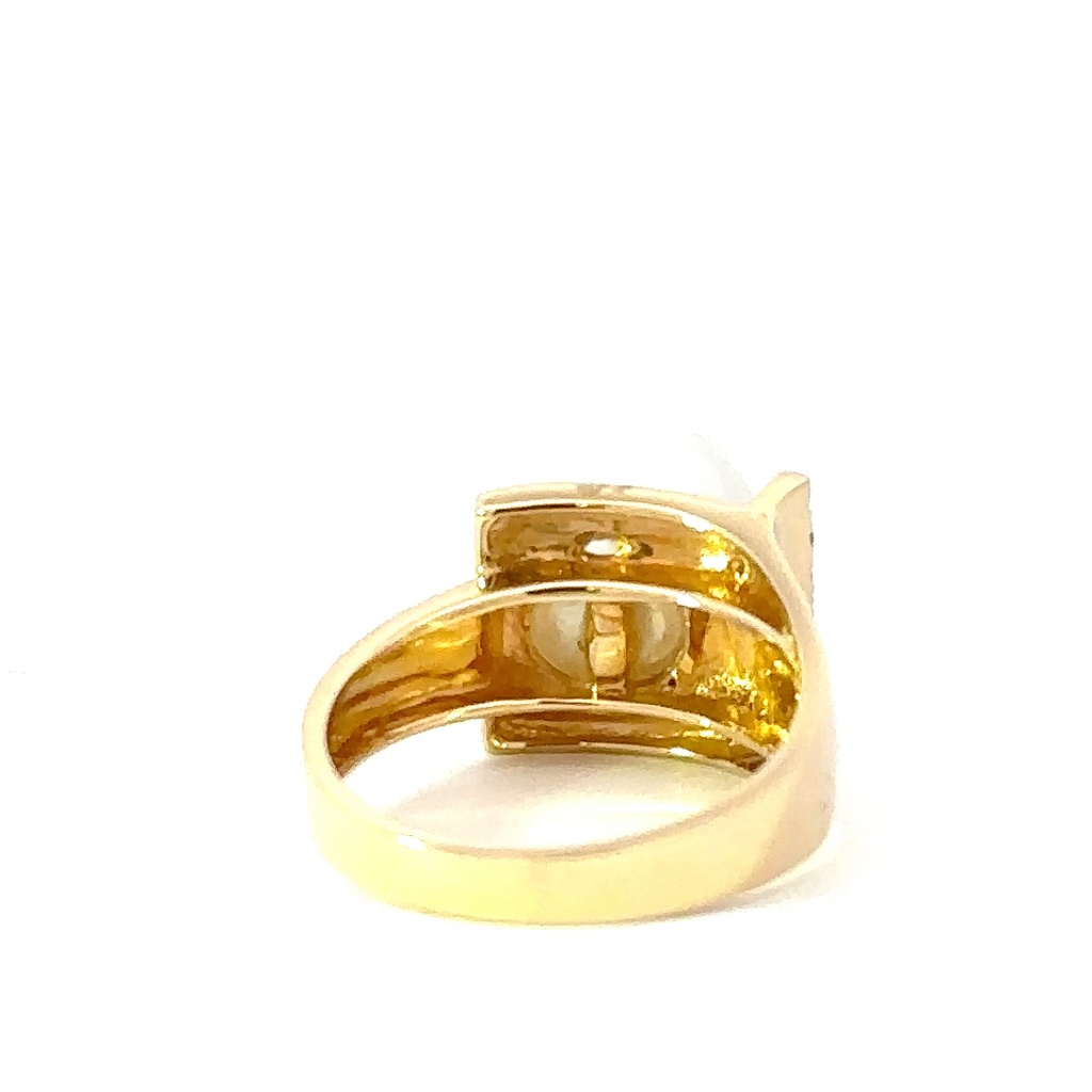 South sea pearl ring with striking asymmetrical design 18K
