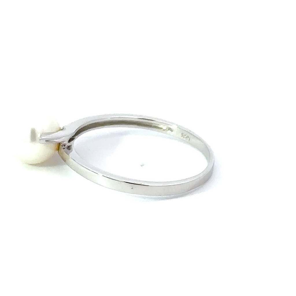 Freshwater pearl ring with a twist band