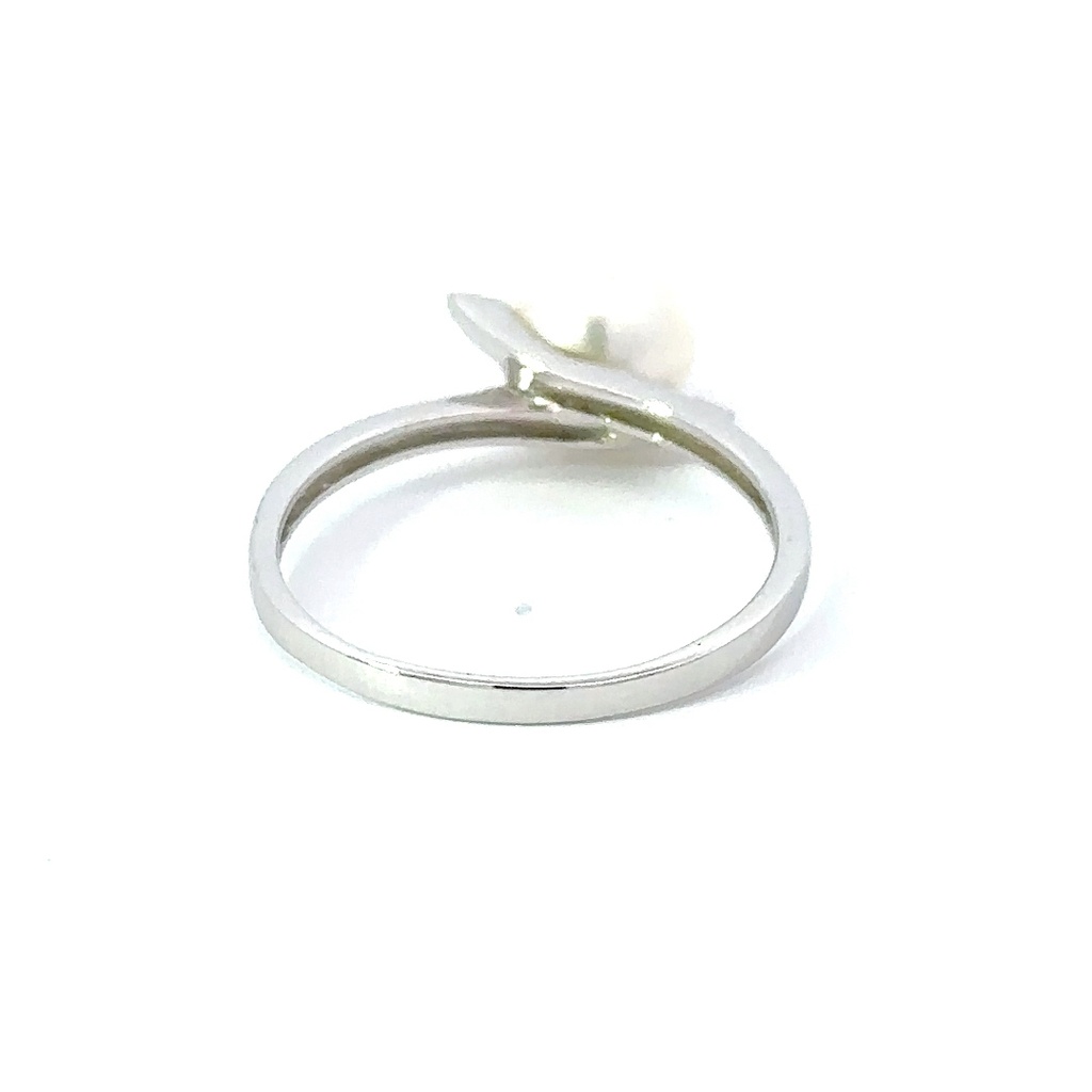 Freshwater pearl ring with a twist band