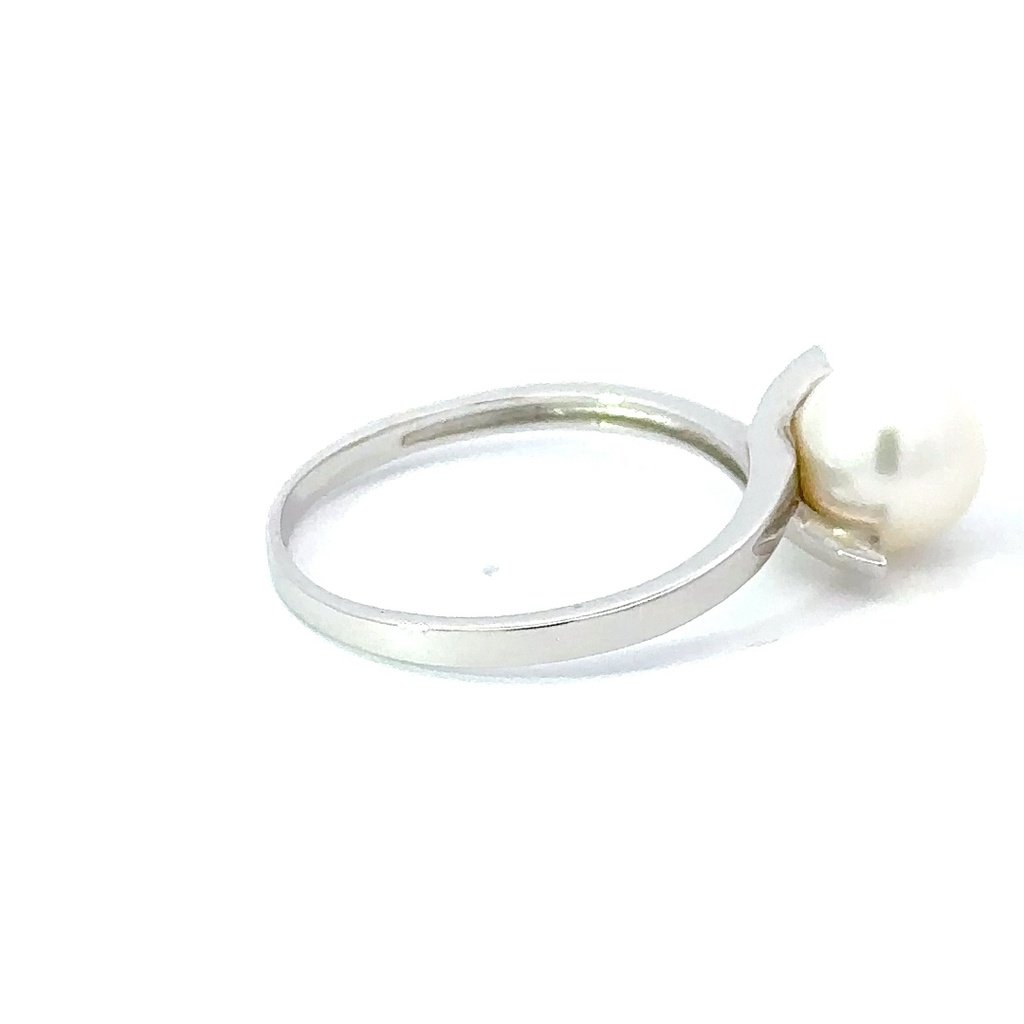 Freshwater pearl ring with a twist band