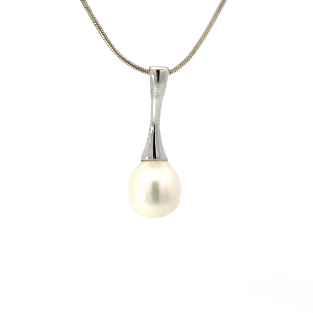 Freshwater pearl pendant on a concave sterling silver bar