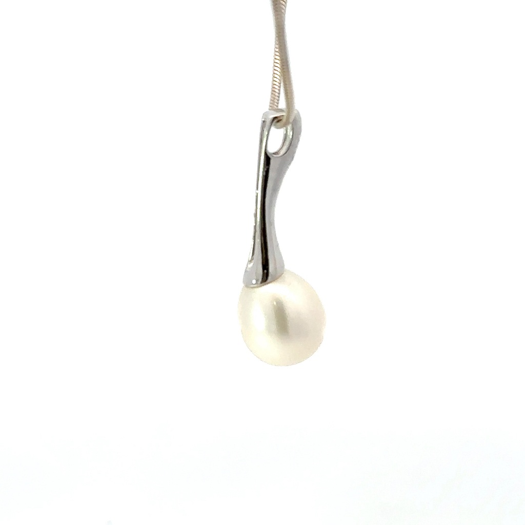 Freshwater pearl pendant on a concave sterling silver bar