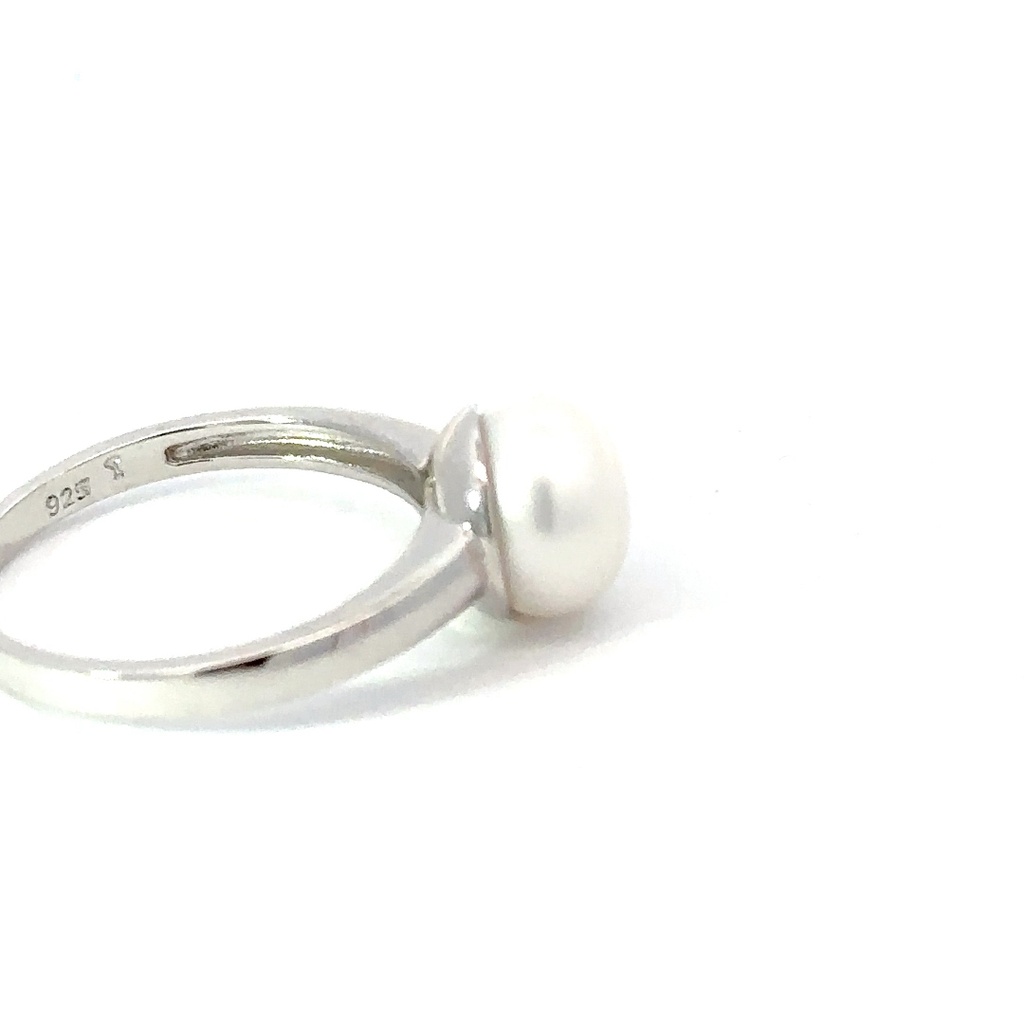 Freshwater pearl ring on a silver band