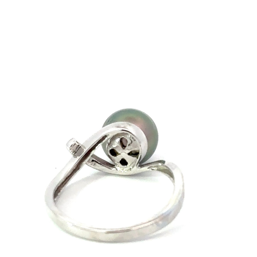 Tahitian pearl ring with a twist!
