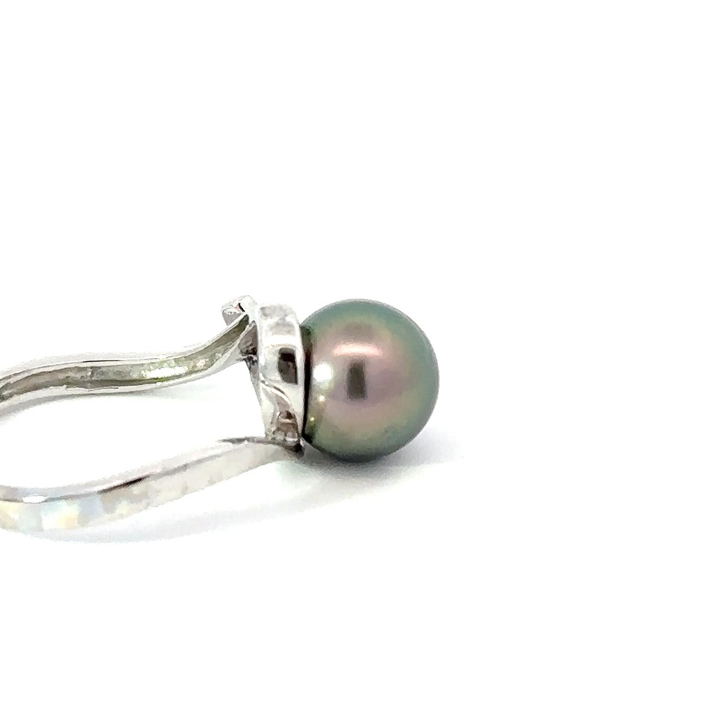 Tahitian pearl ring with a twist!