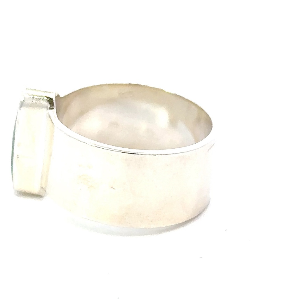 Opal ring in sterling silver with a bold play of colours