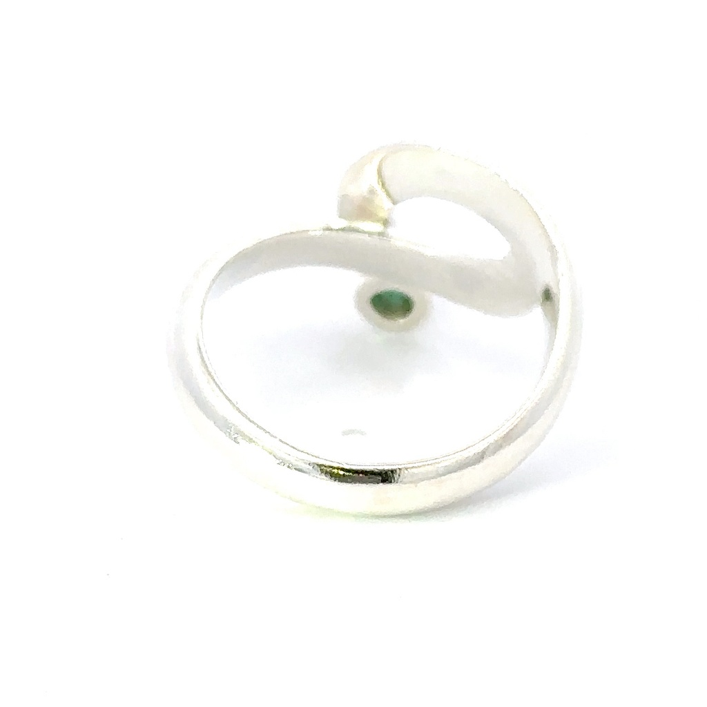 Sterling silver ring with a twist and set with a natural emerald
