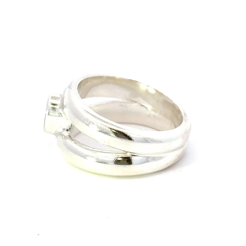 Sterling silver ring with a split band set with an opal