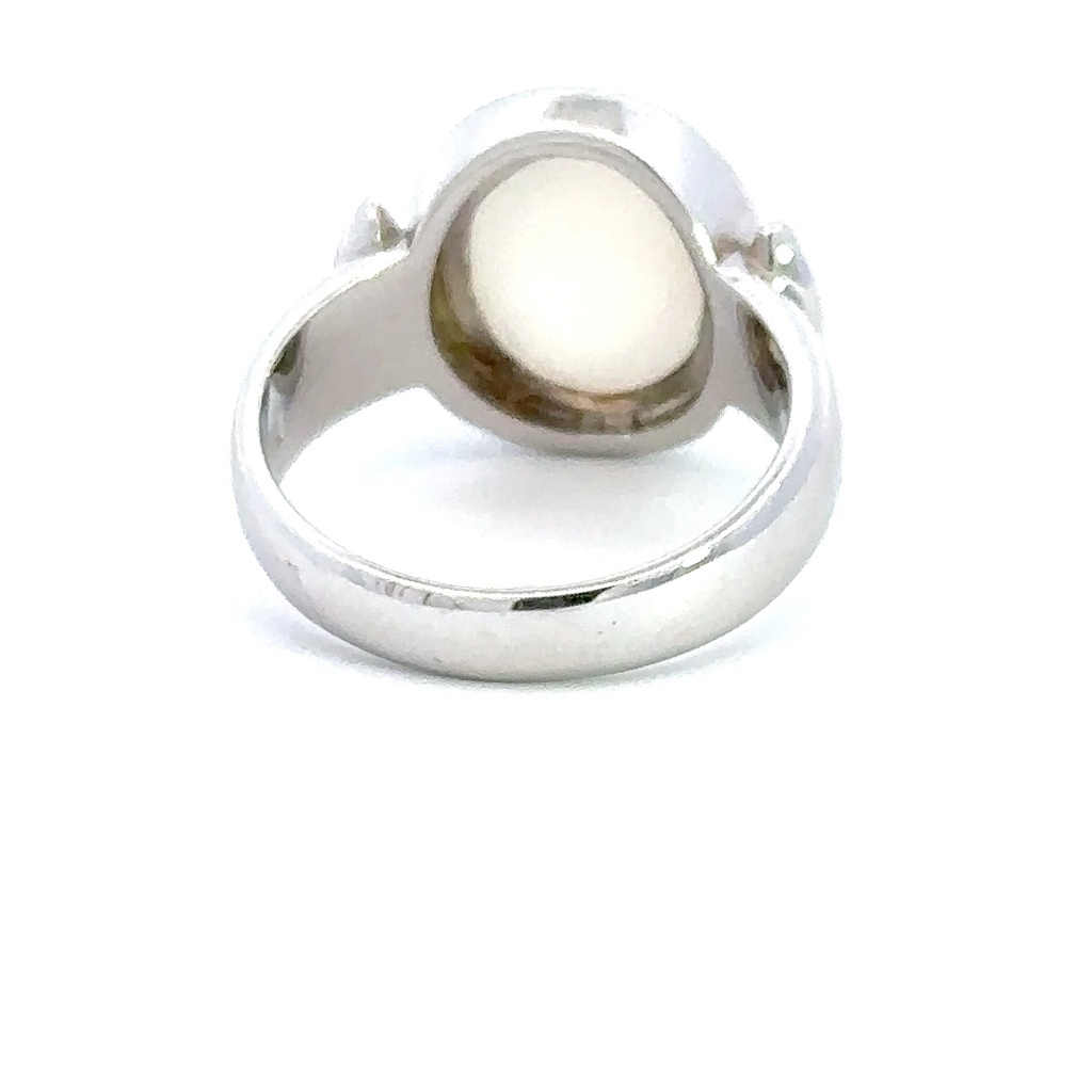 Moonstone ring in 9K white gold with marquise shape detail either side