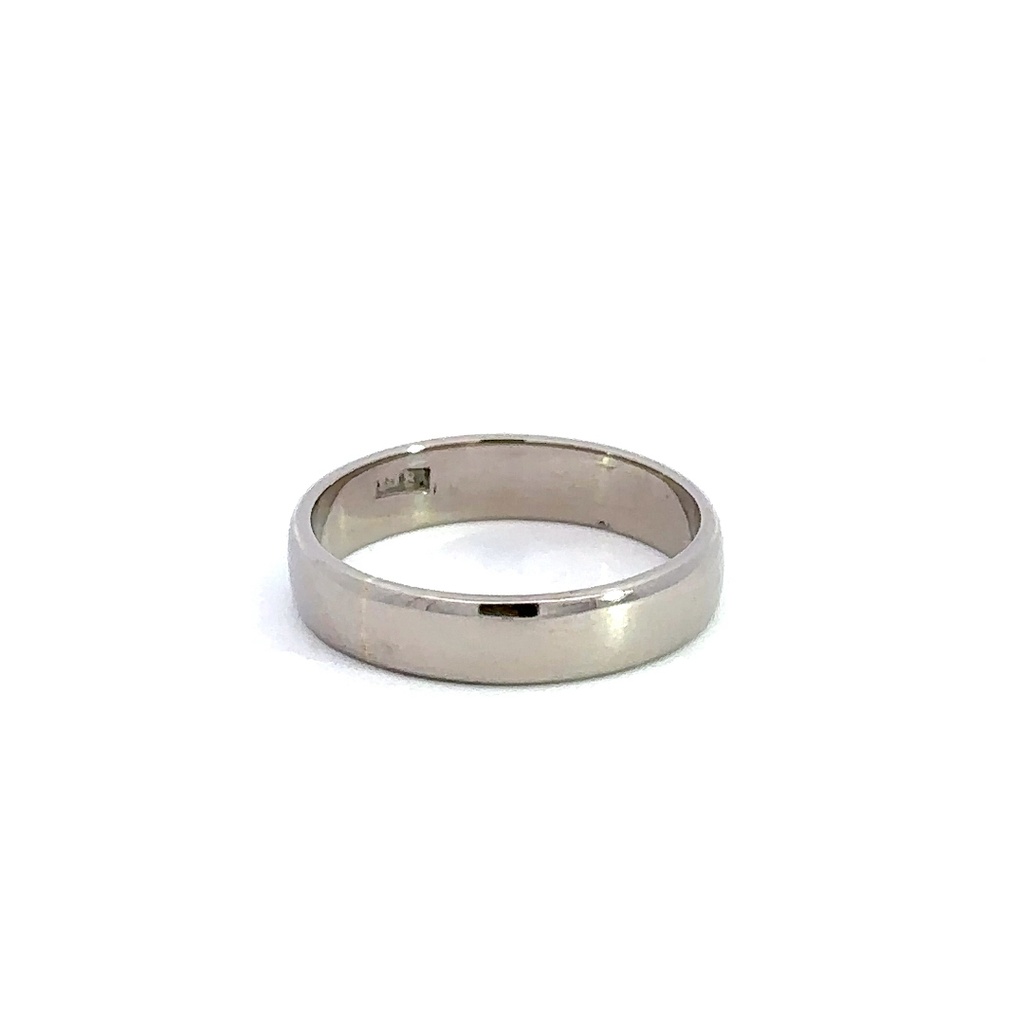 18K white gold wedding ring with a flat radius profile