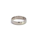 18K white gold wedding ring with a flat radius profile