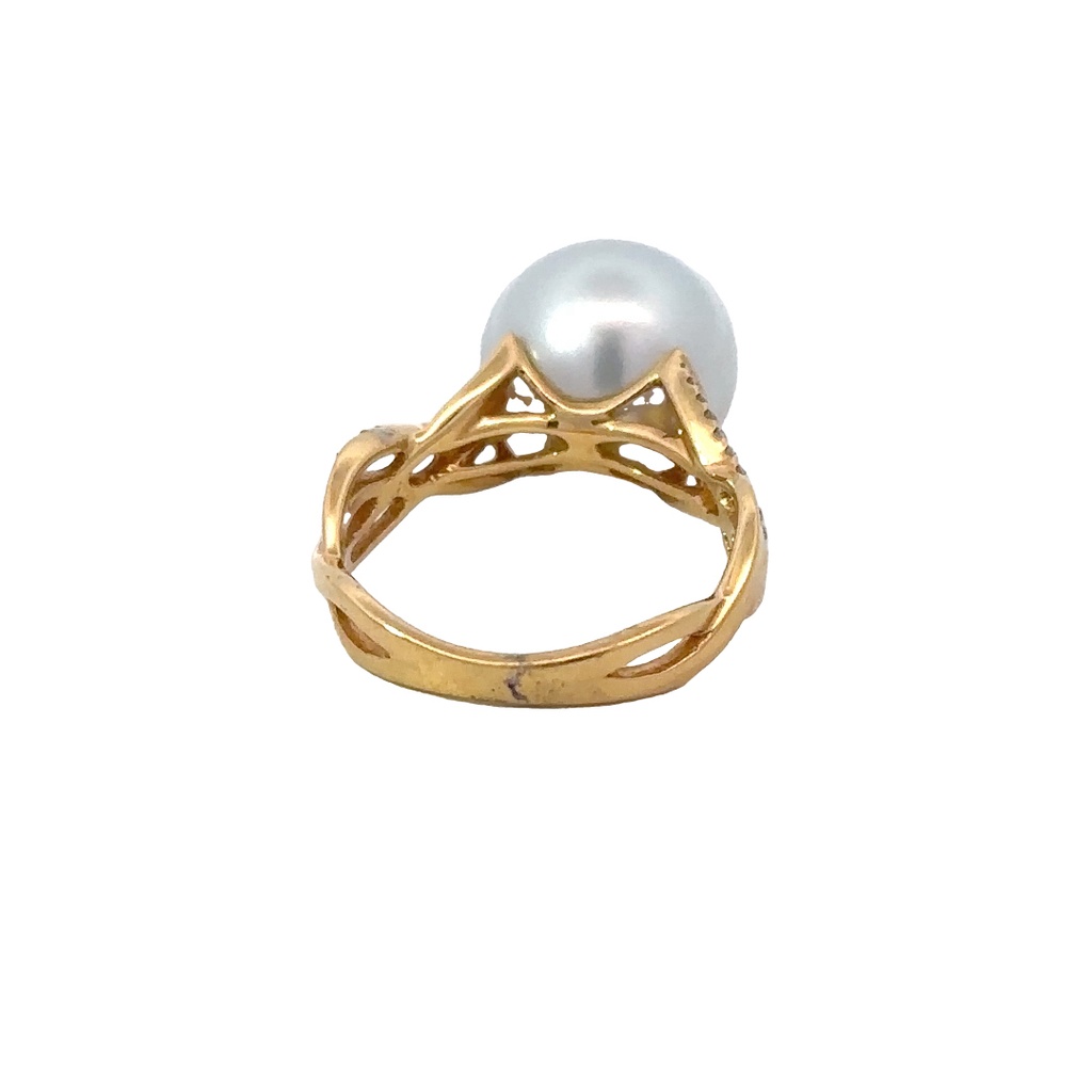 South Sea Pearl With Twisted Diamond Band In 18K