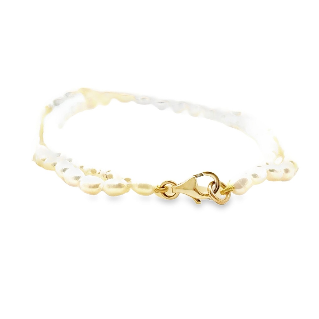 Pure Elegance: Delicate Freshwater Pearl Necklace