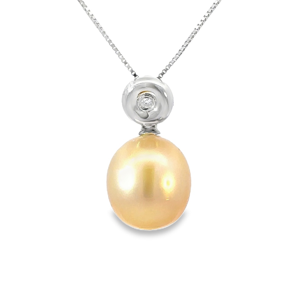 South Sea Pearl Pendant With Diamond Set Above In 18K