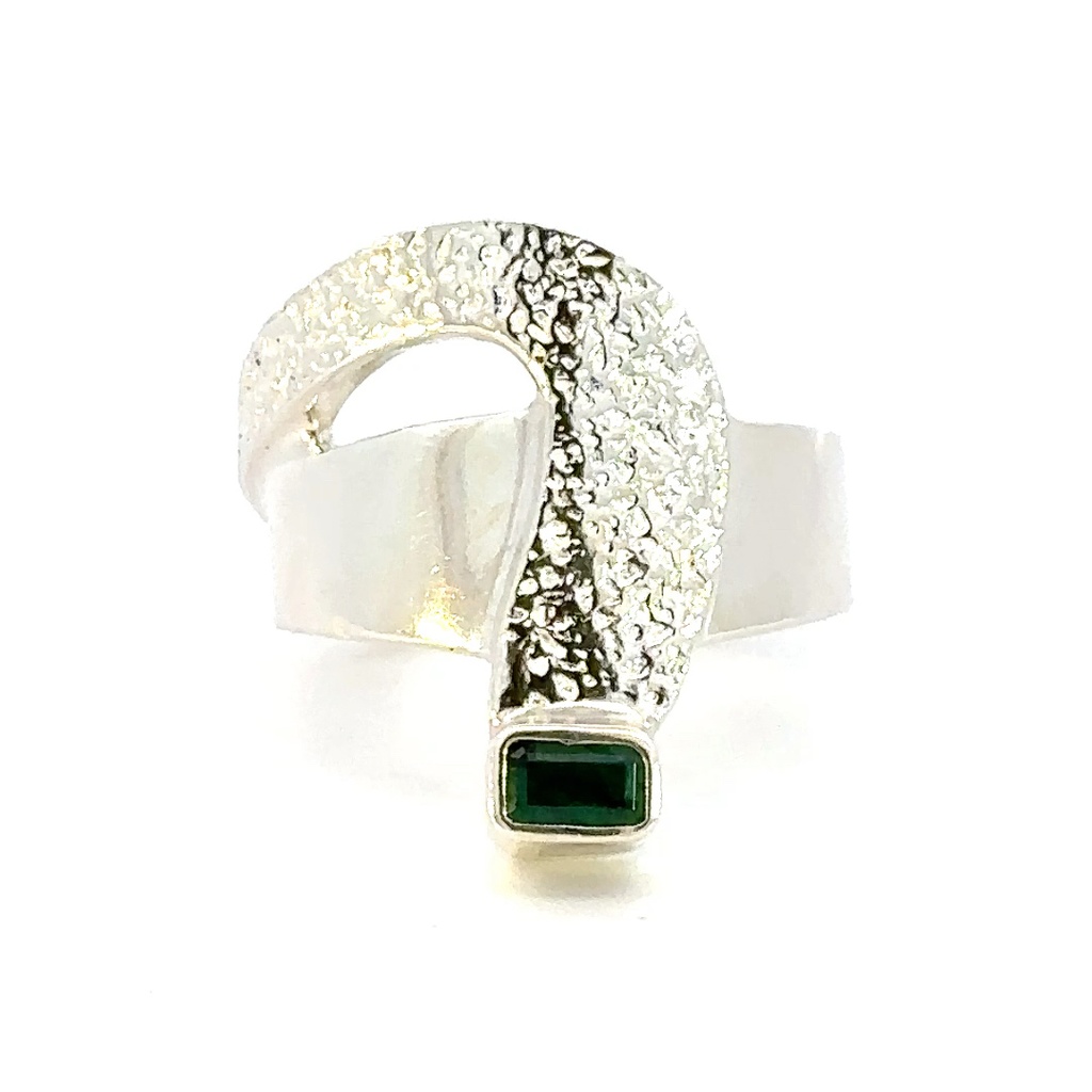 Ring Set With A Natural Emerald In Sterling Silver