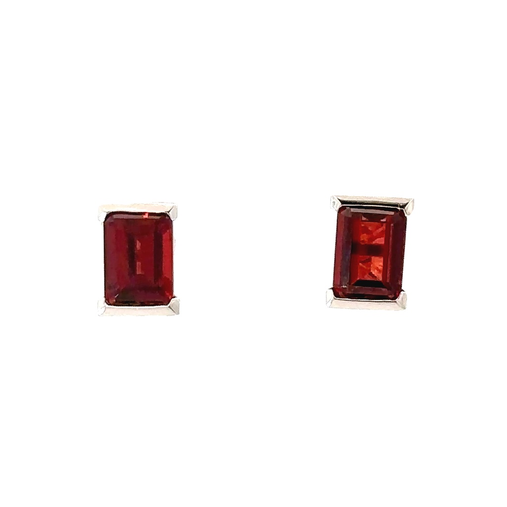 Garnet Stud Earrings| 14ct 7mm x 5mm