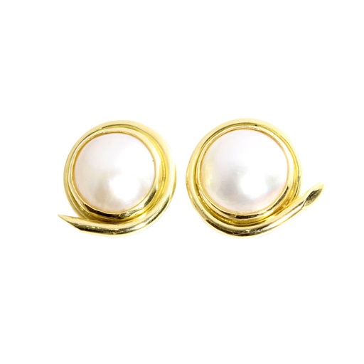 [23130] Mabe Pearl Stud Earrings In 18K Yellow Gold