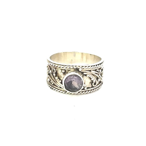 [000357] Amethyst Ring In Silver With A Detailed Design