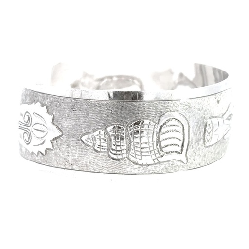 [000535] Wearable Art Silver Repousse PNG Motif Cuff