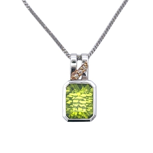 [002039] Peridot And Diamond Pendant In 18K Yellow And White Gold